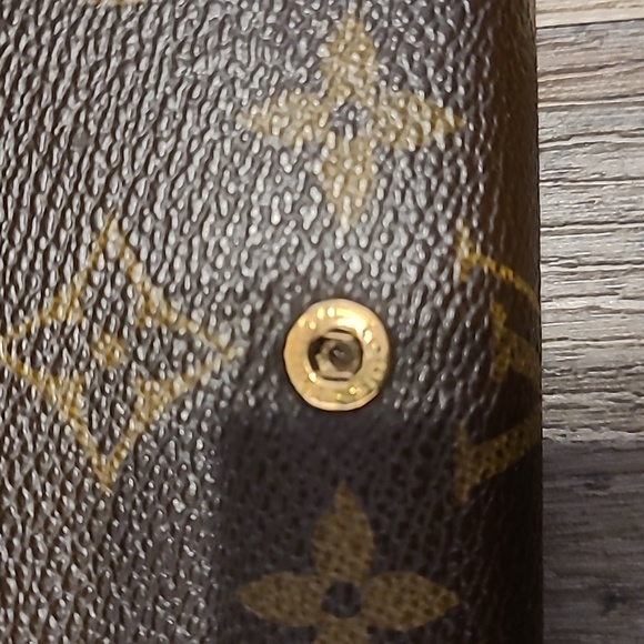 Beautiful authentic louis vuitton wallet - Picture 8 of 13